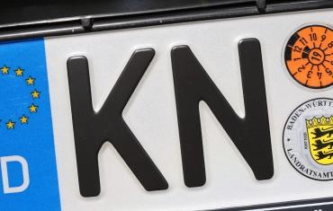 Detailaufnahme eines Konstanzer KFZ-Kennzeichens